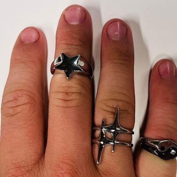 Vintage y2k style silver ring - Picture 4 of 5